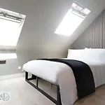 Beautiful Studio Apartment - London